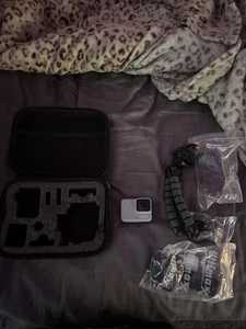 GoPro Hero 7 White Waterproof Action Camera - Picture 1 of 6