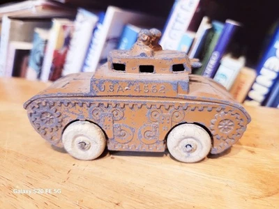NICE 1930s BARCLAY BV68   LEAD DIME STORE G.I. SOLDIER  TANK - Image 1 of 4