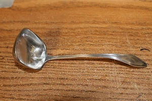 Solid Piece Cream Ladle in Mary Chilton (Sterling,1912) by Towle 27.3Gr - Picture 1 of 4