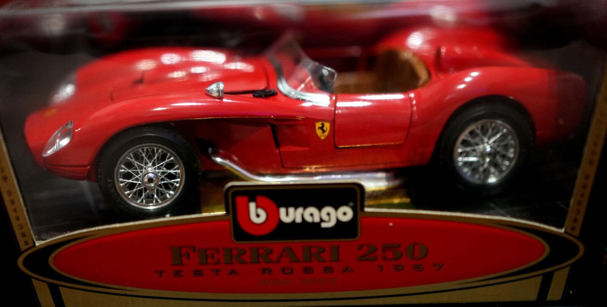 1/18CMC Ferrari 250 TestaRossa (絶版・未展示) 1/18CMC Ferrari 250 TestaRossa (絶版・未展示) - メルカリ