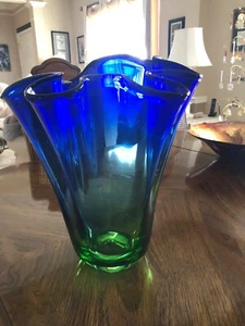Beautiful Makora Handmade KROSNO ART GLASS Handkerchief VASE POLAND - Picture 1 of 2