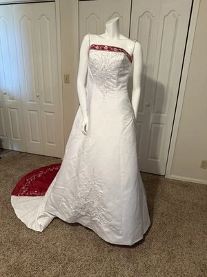 Gorgeous Red & White Wedding Dress Size 8 10 12 adjustable back - Image 1 of 4