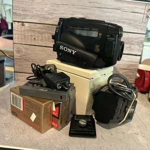 Videocámara Sony Handycam CCD-TR30 Video8 10x con cargador AC-V25 - Imagen 1 de 6