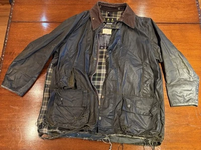 Chaqueta de cera Barbour Classic Beaufort para hombre C42 abrigo de granero de algodón encerado oliva Foto 1 de 4