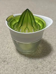 Zitruspresse aus Glas mit Aufbewahrung grün gelb von Prepara - Bild 1 von 5