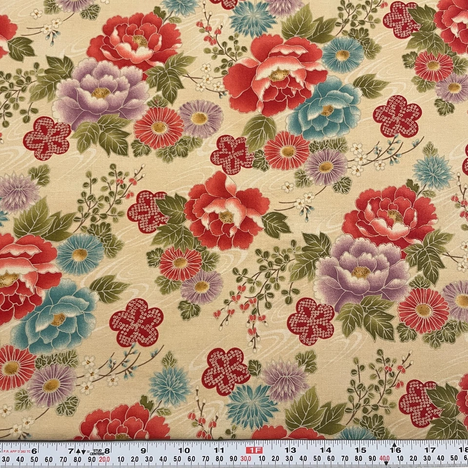 Colcha A Thousand Flowers Gate Robert Kaufman bege algodão por meio jarda - Imagem 1 de 2