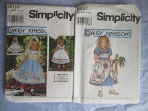 Simplicity DAISY KINGDOM Kleider 18" PUPPE 8616 Muster UNGESCHNITTEN werkseitig gefaltet - Bild 1 von 3