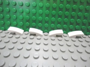 Lego 4 Blocco di mattoncini bianchi 2x1 curvi pendenze lisce NUOVO - Foto 1 di 1