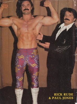 Página de revista de lucha libre profesional Rick Rude Paul Jones Tiger Lee 8x10 NWA WWF Foto 1 de 3
