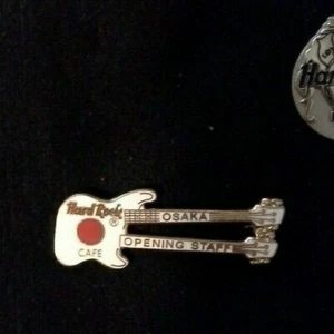 HARD ROCK CAFE OSAKA WHITE DOUBLENECK BASS GUITAR GRAND OPENING STAFF 1992 PIN - Picture 1 of 2