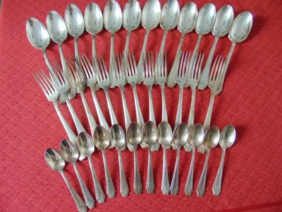 36 COUVERTS ART DECO METAL ARGENTE 12 FOUJRCHETTES 12 CUILLERES 12 PETITES CUILL - Photo 1/4