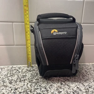 LowePro Adventura SH100R II Holster Compact Camera Bag Holds 11.5 x 9 x 13 cm - Picture 1 of 8