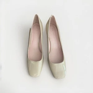 Never worn! Kate Spade Beige Patent Leather Heels 7.5M Great for SPRING /SUMMER! - Picture 1 of 3