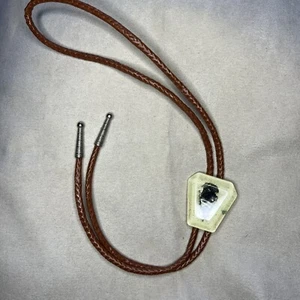 Punta de flecha BSA en corbata bolo epoxi con cuerda de cuero marrón puntas plateadas BT-228 - Imagen 1 de 6