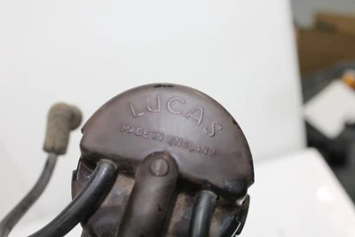 Tapa de distribuidor original Lucas Triumph TR2, TR3, TR3A, TR3B, TR4 y TR4A Foto 1 de 4