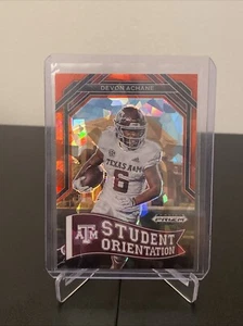 2023 Panini Prizm Draft Picks - Student Orientation Red Ice #SO-13 De'Von Achane - Picture 1 of 2