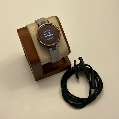 Smartwatch Garmin Lily GPS, tela sensível ao toque, lente estampada, cor rara, carregador - Imagem 1 de 4