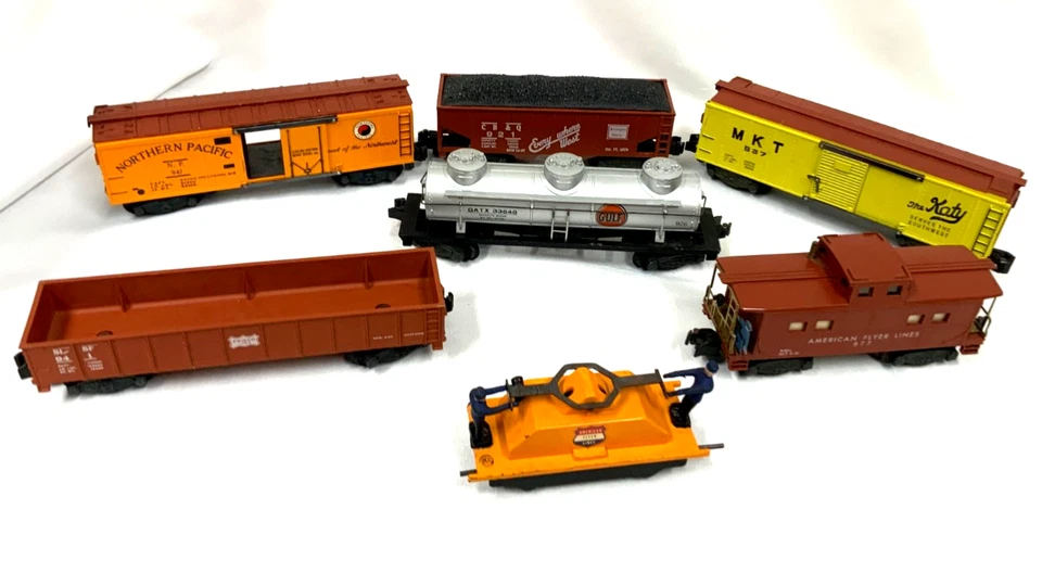 Lot of 7 AMERICAN FLYER S Gauge model railroad cars #921,926,937,940,941,947,977 - Image 1 of 4