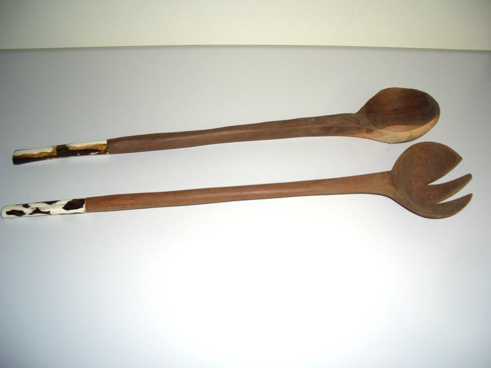 Salatbesteck in Holz groß ca.40cm lang afrikanische Art Handgeschnitzt  2 Teile - Bild 1 von 4