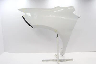 Chrysler Voyager 2020-2025 panel de cubierta de guardabarros delantero izquierdo OEM blanco_PW7 Foto 1 de 4