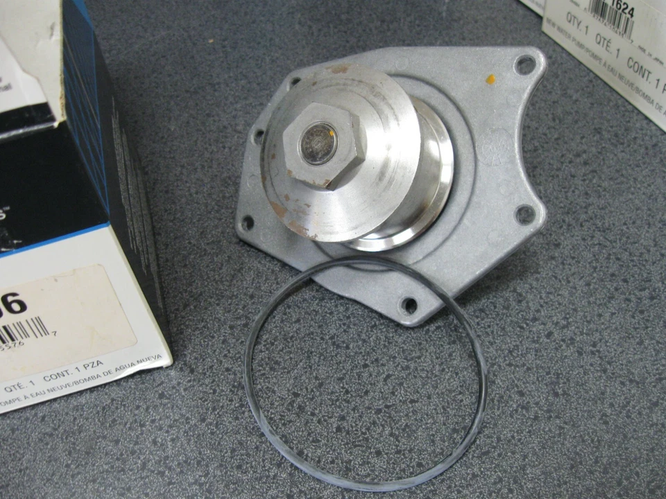 NEW CARTER ENGINE WATER PUMP FOR 99-04 CHRYSLER 300M 3.5 (PN FP2396) — 第 1/2 张图片