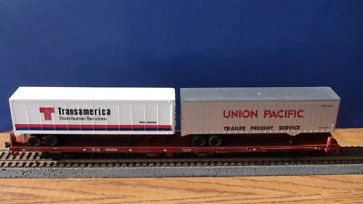 1 Car - Burlington Northern BN HO 86' Flat Car, Two 40" Trailers w/Kadee's & RTR - Image 1 of 4