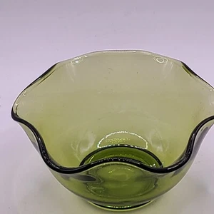 Indiana Glass Co. green ruffled small bowl. Goes w chip bowl. Vintage. - Picture 1 of 3