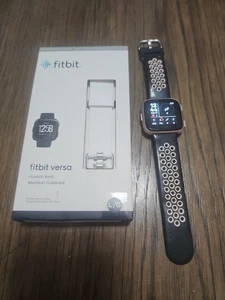 Fitbit FB415SRGY Versa Smartwatch - Anthrazit - Neues Band und Ladegerät  - Bild 1 von 6