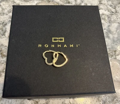 Pendientes Huggie Ron Hami Oro Amarillo 14K Diamante Corazón NUEVOS EN CAJA Foto 1 de 4