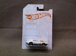 HOT WHEELS 2020 #5 WHITE PEARL 1968 68 CHEVY CORVETTE GAS MONKEY 52 ANNIVERSARY - Picture 1 of 3
