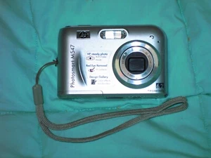 FOTOCAMERA PHOTOSMART M547 FUNZIONANTE - Foto 1 di 2