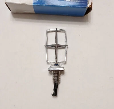 NOS 1980 - 1987  Lincoln Town Car OEM Chrome Hood Grill Ornament OEM E0VY-16850A - Image 1 of 4