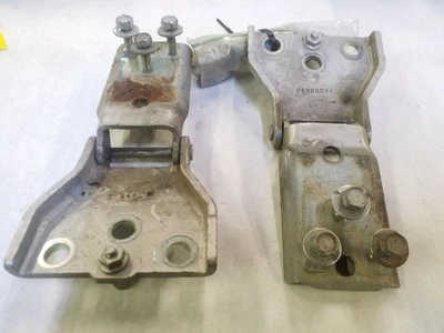 Juego de bisagras de puerta trasera izquierda plateadas | Se adapta a Ford F250 F350 Super Cab 1999-2007 Foto 1 de 4