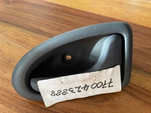 RENAULT CLIO 2 NEW GENUINE right hand inner door handle 7700423888 2H4 - Picture 1 of 7