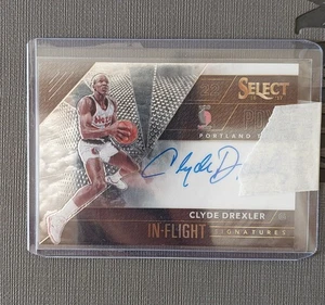 2016-17 Panini Select - in Flight Signatures Clyde Drexler #4/99 (AU) - Bild 1 von 1