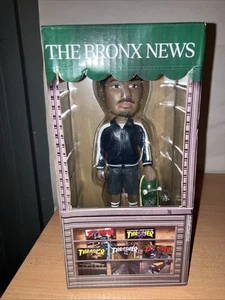 Seltene Tyshawn Jones The Bronx News Bobblehead Skateboard Figur - Bild 1 von 3