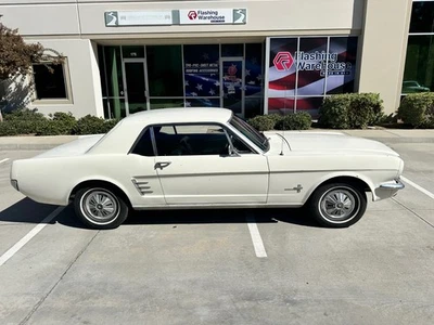 Ford Mustang 1966  Foto 1 de 4