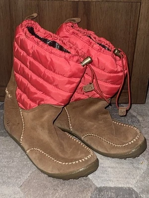 Columbia Minx Moccasin Red Quilted Upper Brown Suede Bottoms Sz 8 Lightly Used - Image 1 of 4