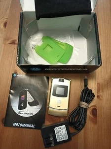 Motorola RAZR V3 Gold Brand New in Box everything included Works - Picture 1 of 11