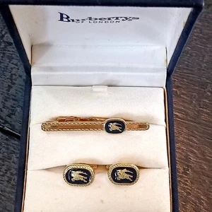 BURBERRYS Tie Bar Clip / Cufflinks Set Gold Tone With Logo - Picture 1 of 8