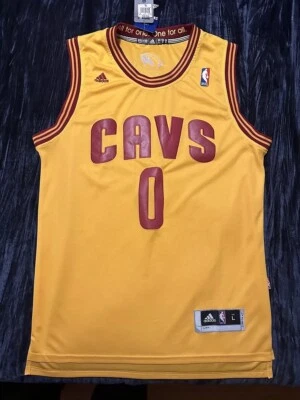 Camiseta/camiseta Adidas Kevin Love Cavaliers réplica Foto 1 de 4