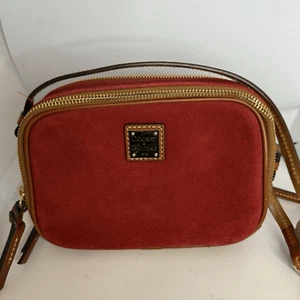 Bandolera Dooney & Bourke Loni Florentina Cuero Grano Natural - Roja - Imagen 1 de 5