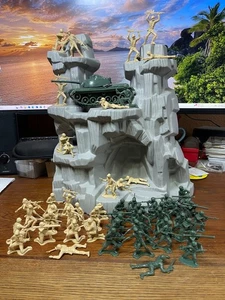 Vintage 80’s Tim Mee Toys Battle Mountain Set Plus Extras - Picture 1 of 9