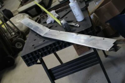 Oldsmobile Dynamic 88 1962 en la parte superior parrilla moldura panel cabezal soporte capó Foto 1 de 4