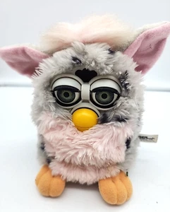 Furby 1998 Grigio e Rosa Leopardo delle Nevi Modello 70-800 Tiger Elettronico FUNZIONANTE - Foto 1 di 9