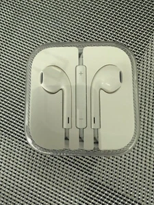 New Genuine Apple iPhone Wired 3.5mm Headset Earbud Headphones-NEVER USED - Zdjęcie 1 z 2