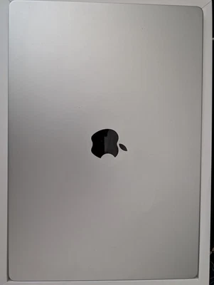 Apple MacBook Pro 16" (4TB SSD, M1 Max, 64GB) Laptop - Argento  - Immagine 1 di 4