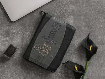 BIBLIA REINA VALERA 1960 ESPADA DE BOLSILLO CON CIERRE NEGRO CON ÍNDICE - Image 1 of 4