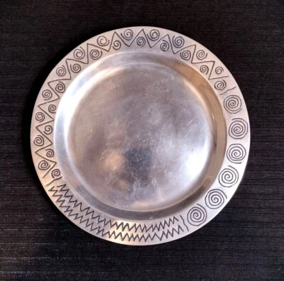 Wilton Armetale, círculo "reggae", aluminio reciclado, plato grande para servir, arte Foto 1 de 4