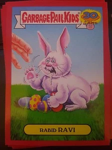 Garbage Pail Kids 2015 Serie 2 30th 9b Rabid Ravi RED Mascotas NrMt-Como Nuevo - Imagen 1 de 1